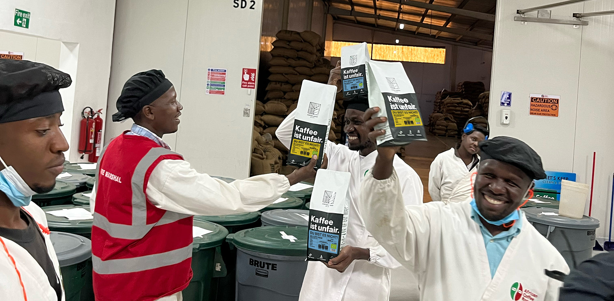 Kaffeeröster mit Coffee Annan Kaffeepackungen