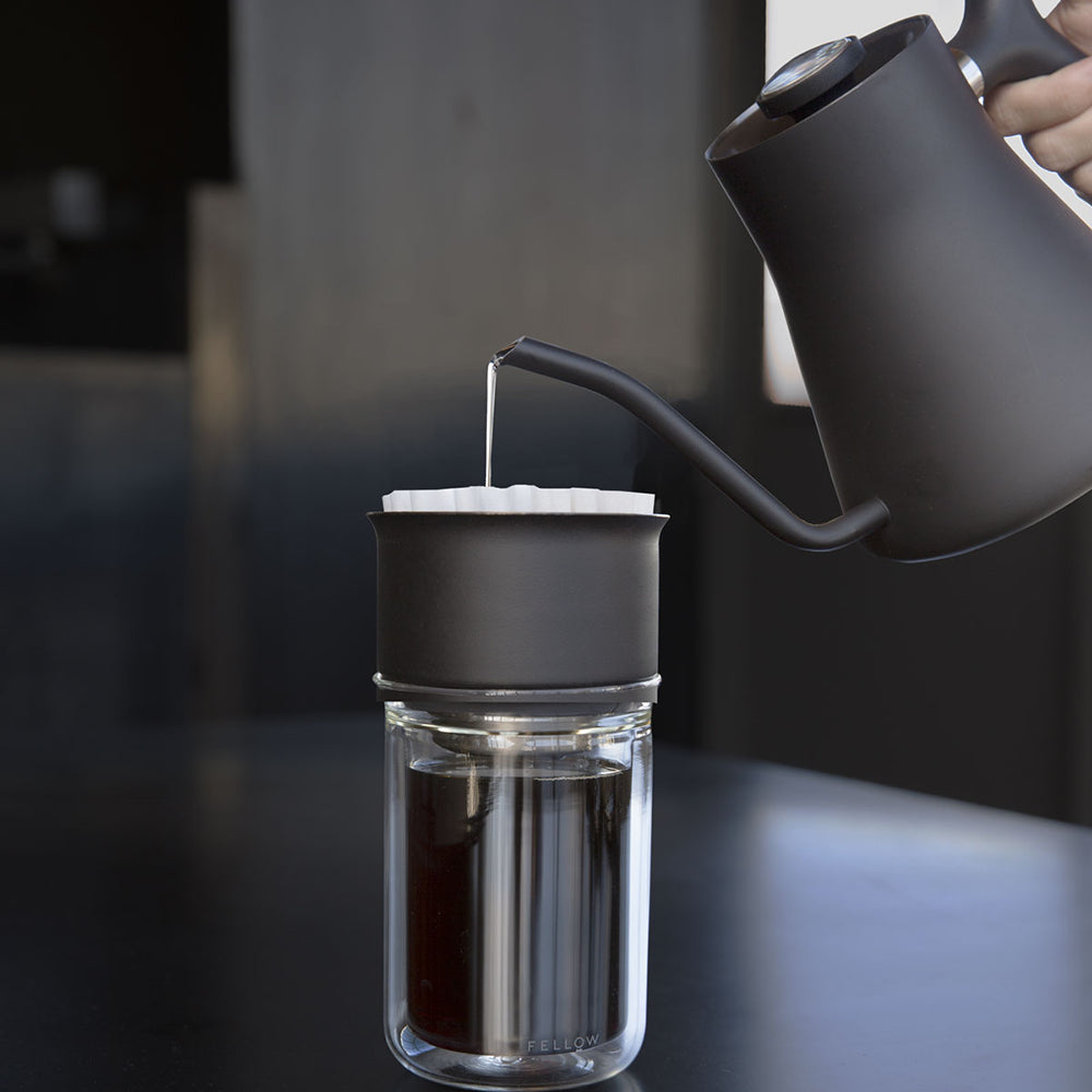 Pour-over-Kaffee mit Wasserkocher